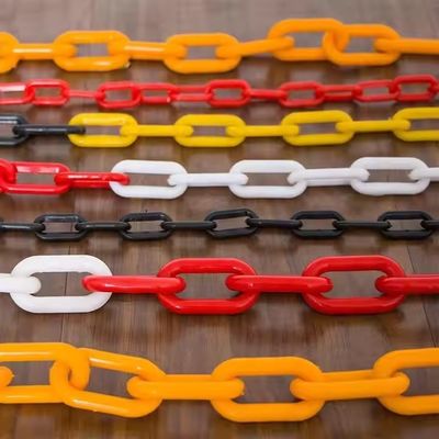 Un buon prezzo. Catena di barriera in plastica di avvertimento del traffico PE da 6 mm con alta visibilità per la sicurezza stradale e dimensioni personalizzabili in linea